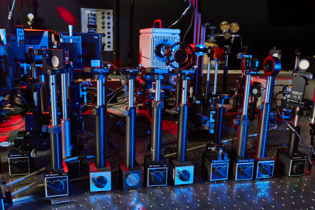 LLNL scientists developed a diamond anvil cell (DAC) technique that enables them to study the equation of state of materials under extreme pressures and high temperatures.